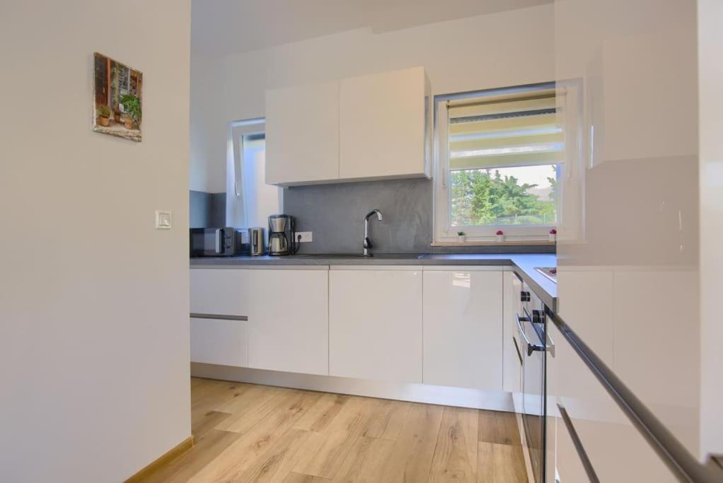 Apartment Sunrise Fuer 6 Personen In Pula-Stinjan Dış mekan fotoğraf
