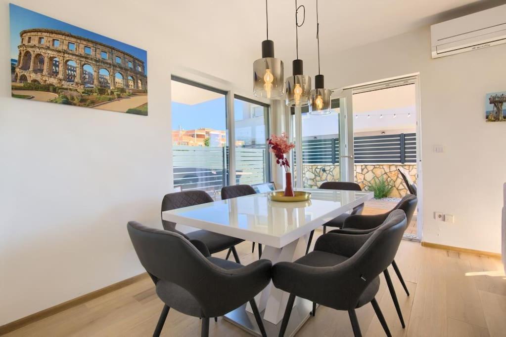 Apartment Sunrise Fuer 6 Personen In Pula-Stinjan Dış mekan fotoğraf