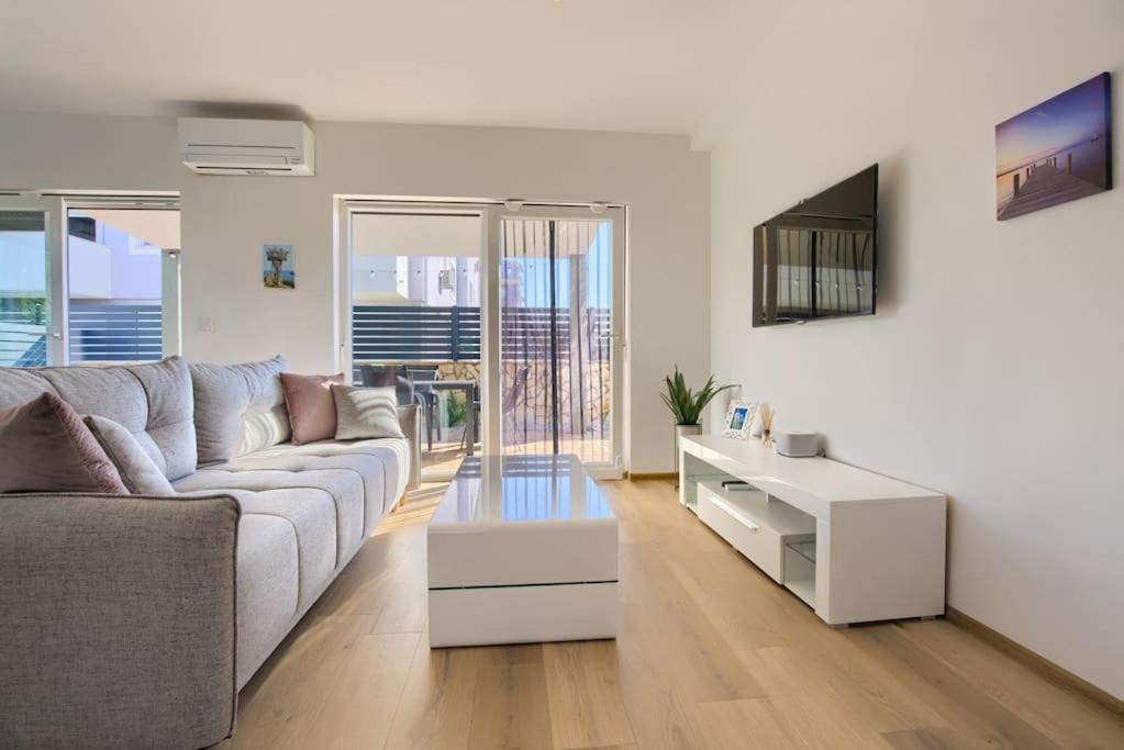 Apartment Sunrise Fuer 6 Personen In Pula-Stinjan Dış mekan fotoğraf
